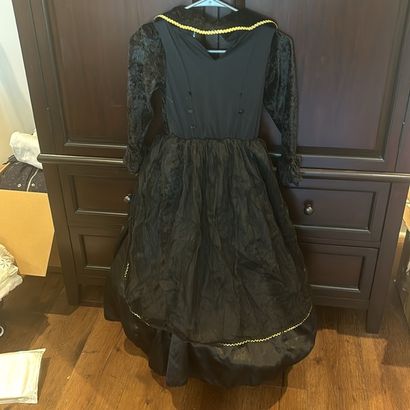 Size 5-6 kids black and gold Halloween costume - Picture 4 of 5